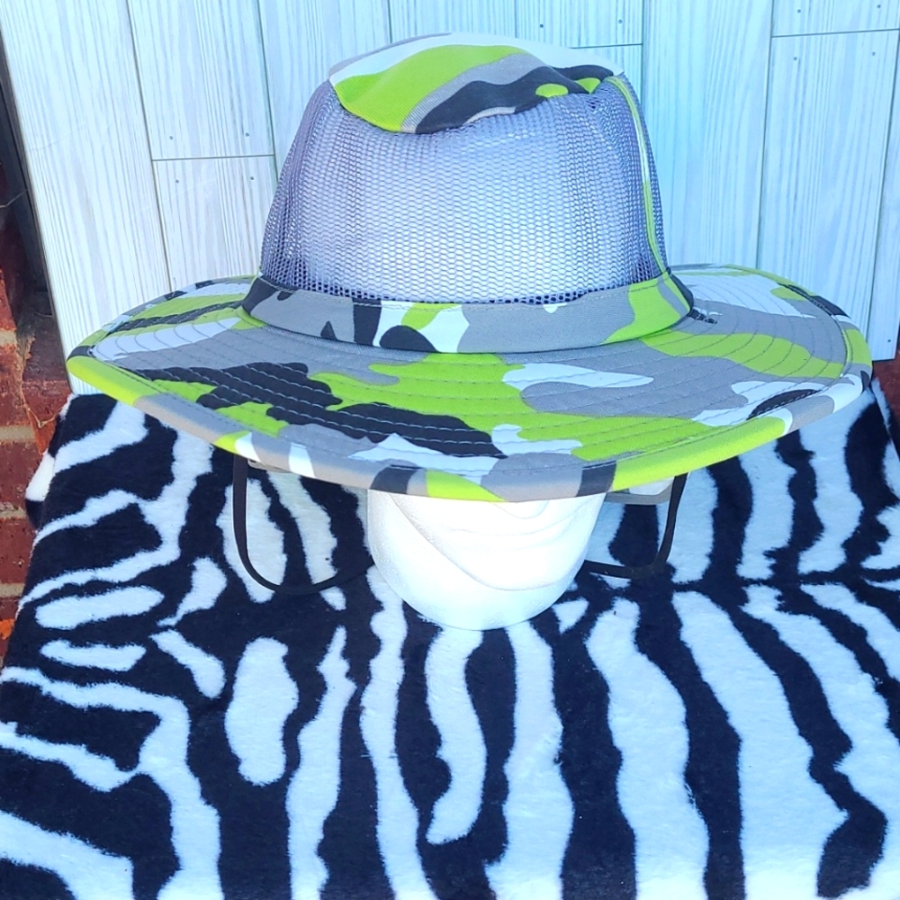 NWOT Unisex Camo garden/fishing/golf hat